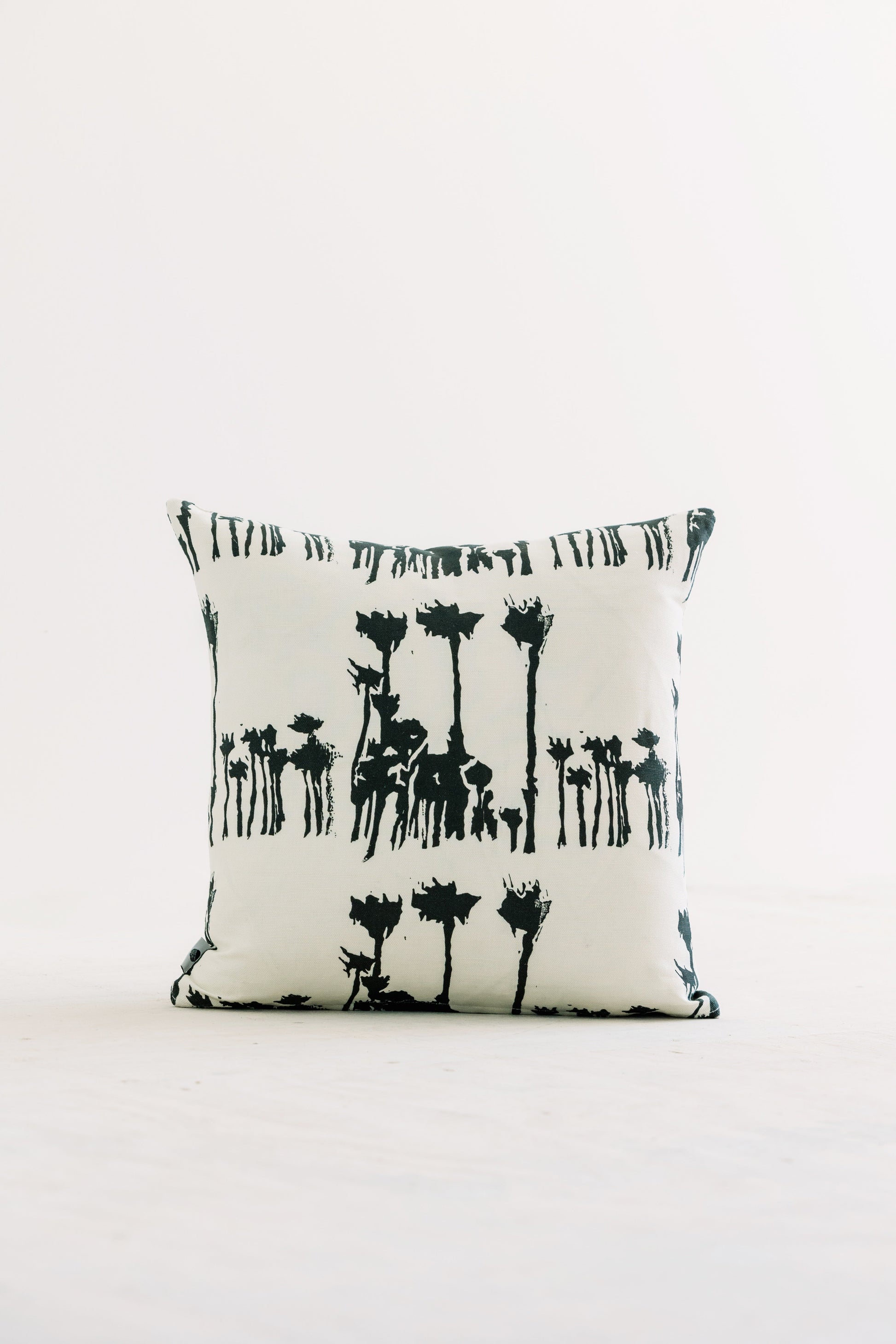 Avenida in Bosque 18" x 18" Pillow - Fluent Trends