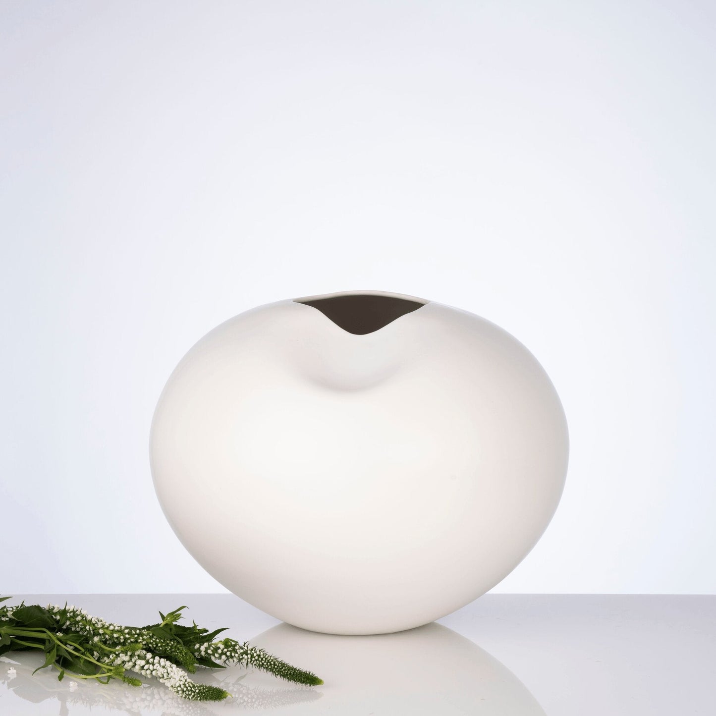 Milan White Sculptural Vase Powered by People