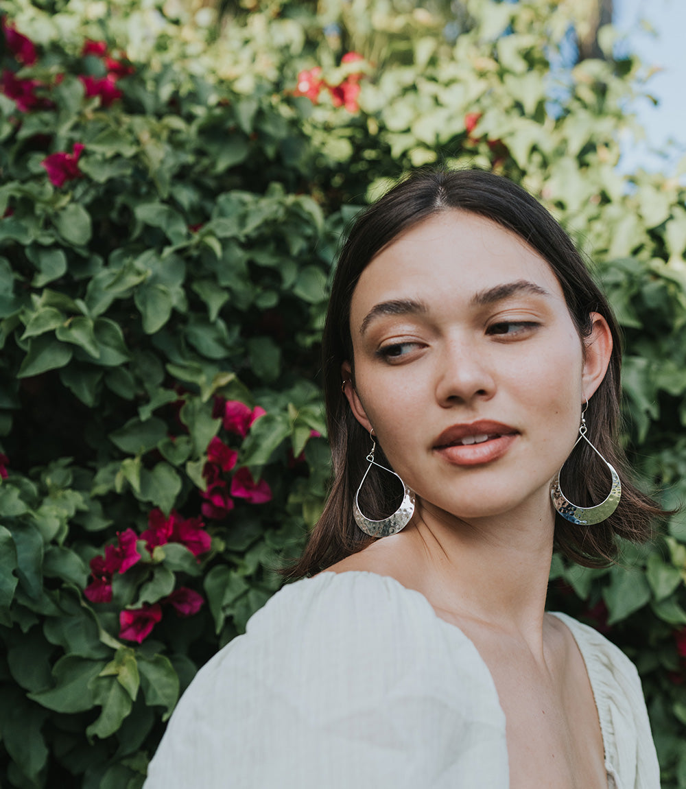 Lunar Crescent Hammered Shiny Silver Hoop Earrings - Fluent Trends