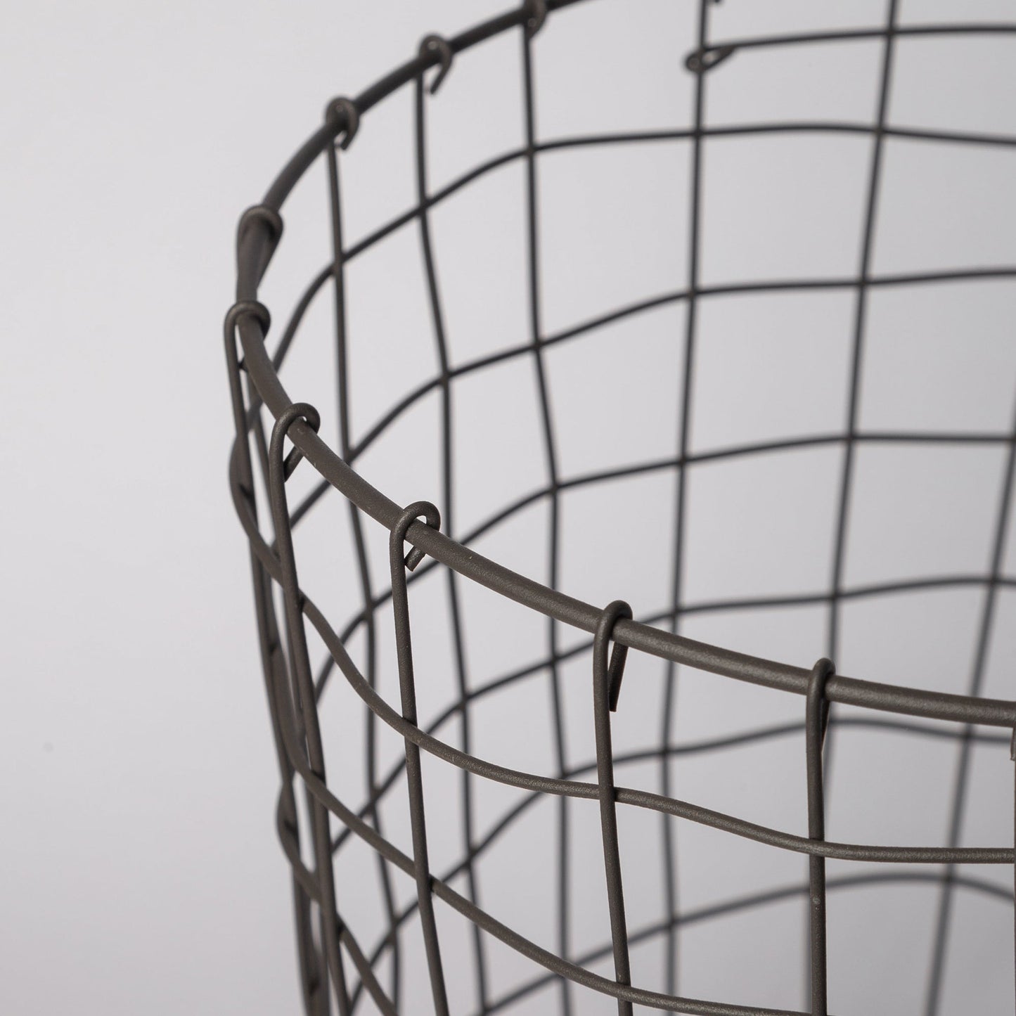 308 - Round Iron Basket - Fluent Trends