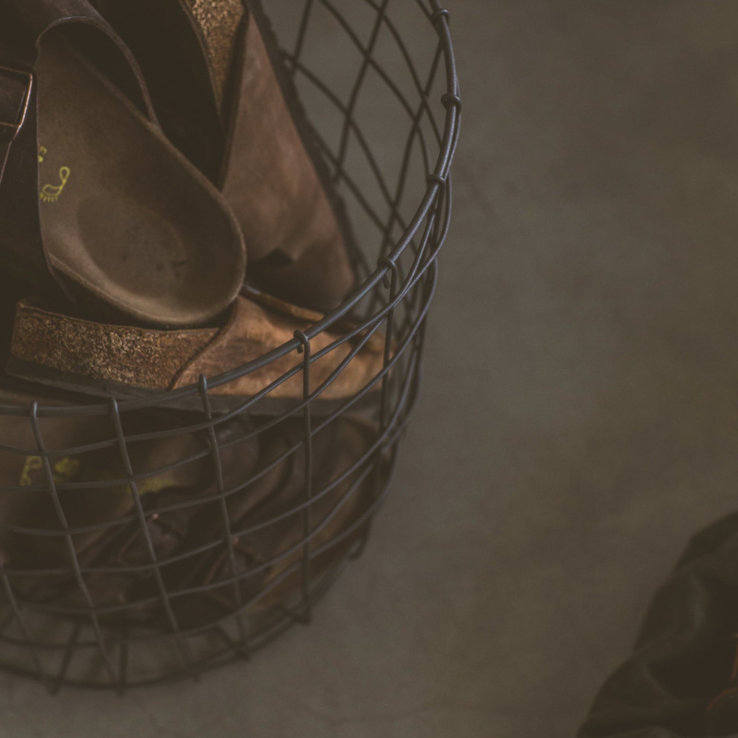 308 - Round Iron Basket - Fluent Trends