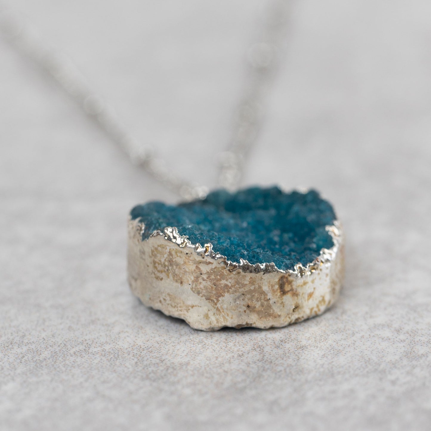 Chattan Geode Pendant Necklace - Fluent Trends