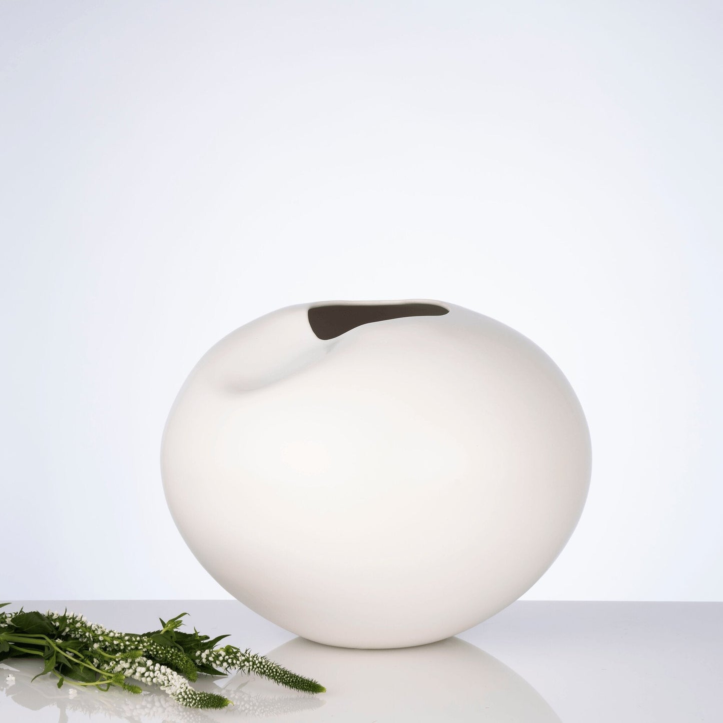 Milan White Sculptural Vase Powered by People
