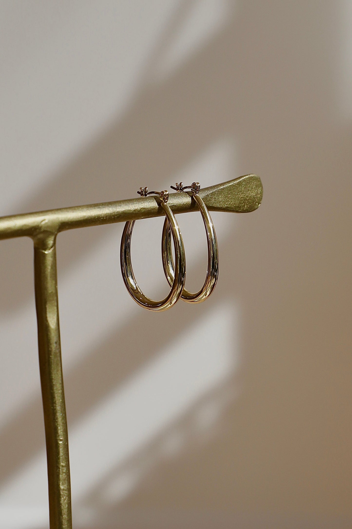 LARGE TEARDROP HOOP EARRINGS - Fluent Trends