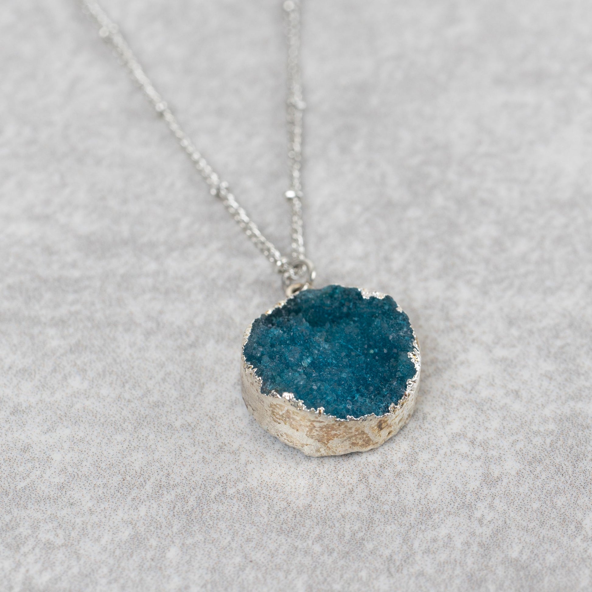 Chattan Geode Pendant Necklace - Fluent Trends