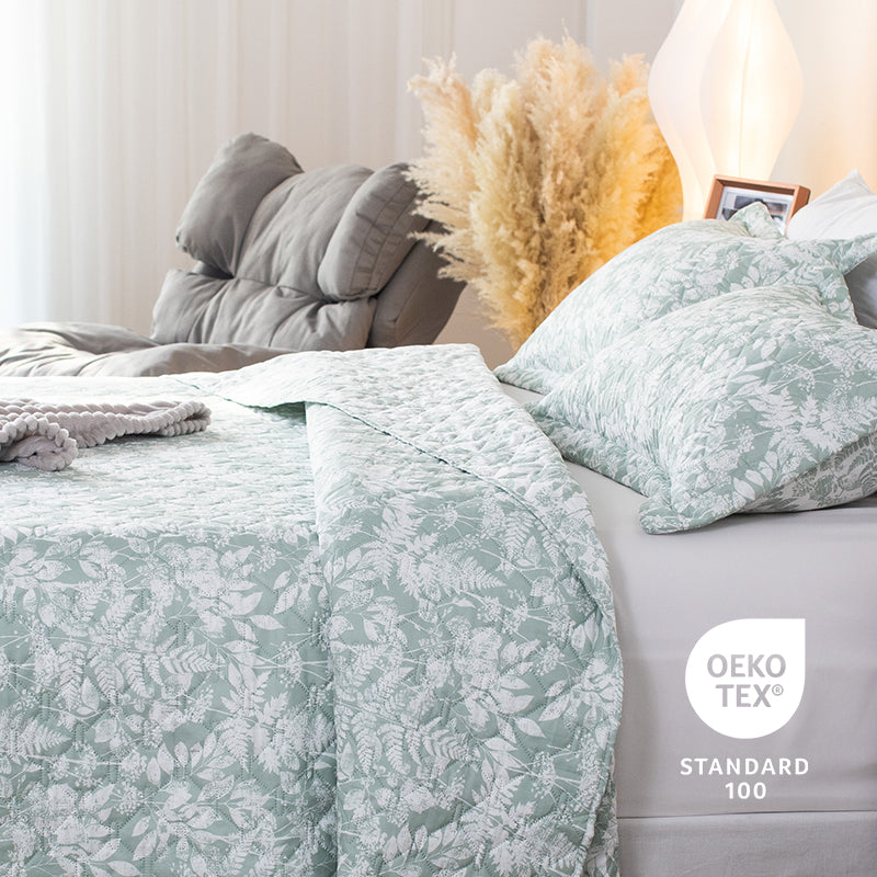 Kasentex Lightweight Botanical Green Floral Quilt Set - Light All Season Bedding, Room Decor, Graduation Gifts Kasentex