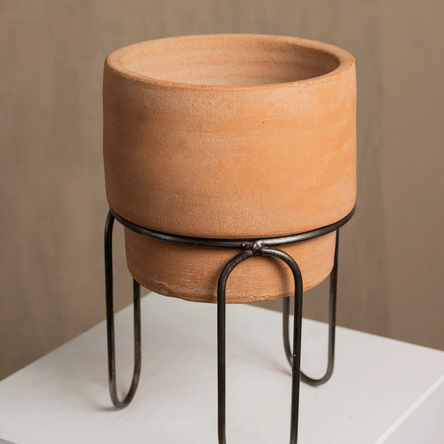 Jaro Medium Terracotta Planter - Fluent Trends
