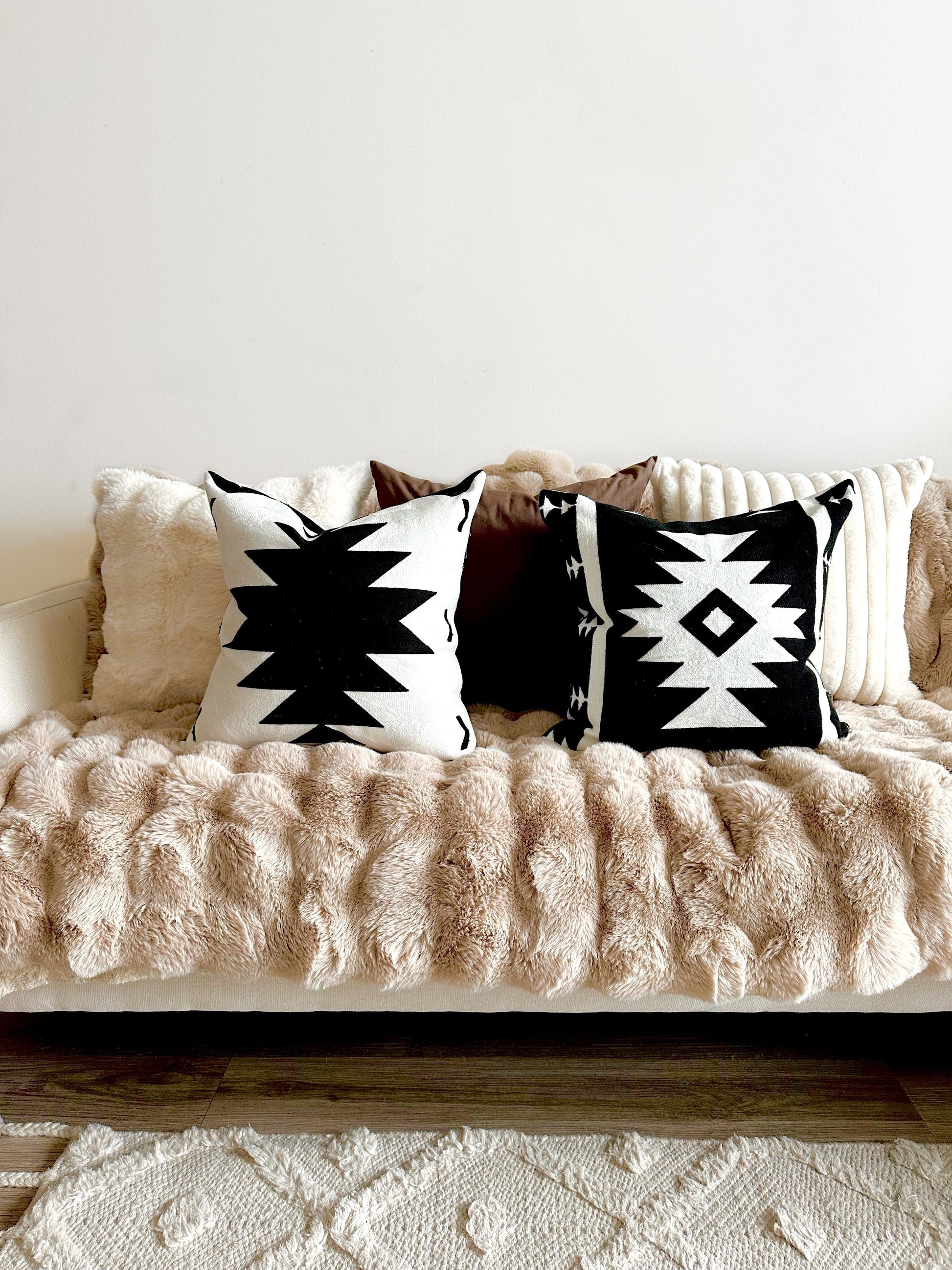 Hardin Pillow Cover - Fluent Trends