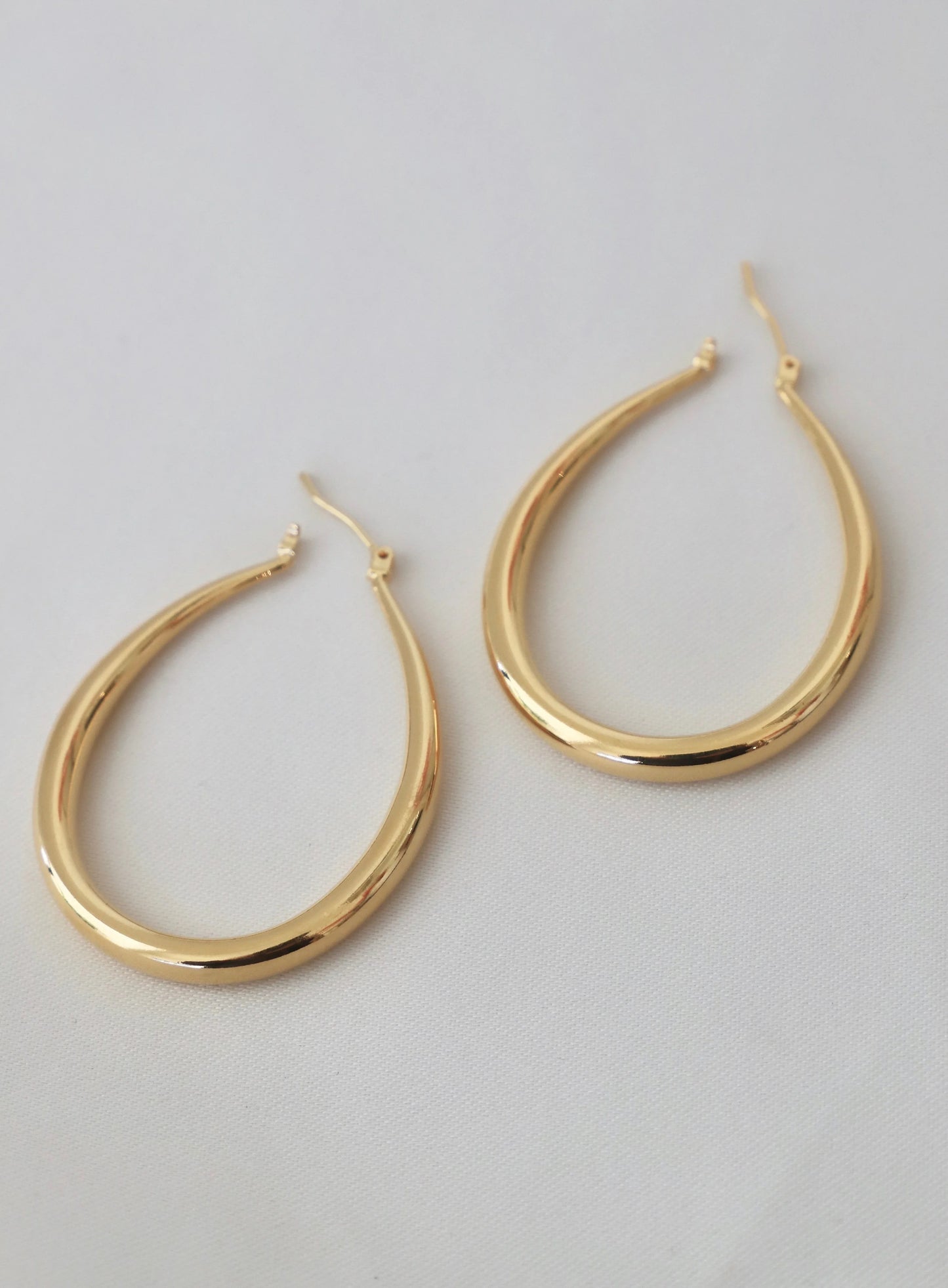 LARGE TEARDROP HOOP EARRINGS - Fluent Trends