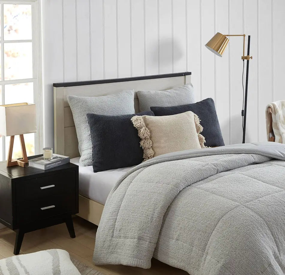 Pom Pom Throw Pillow - Fluent Trends