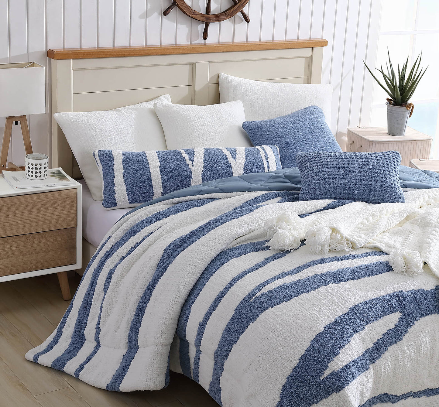 Snug Throw Pillow Sunday Citizen