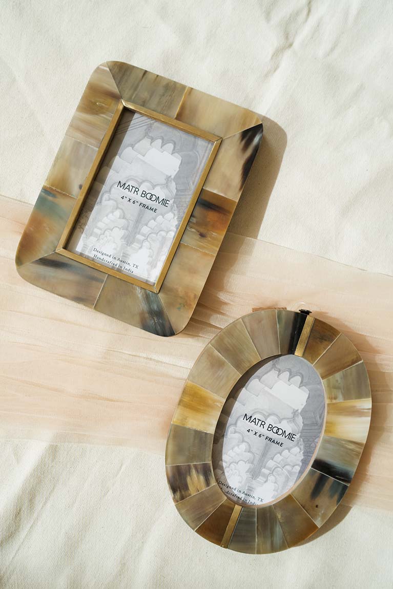 Kachhua 4x6 Oval Picture Frame - Horn, Brass Inlay - Fluent Trends