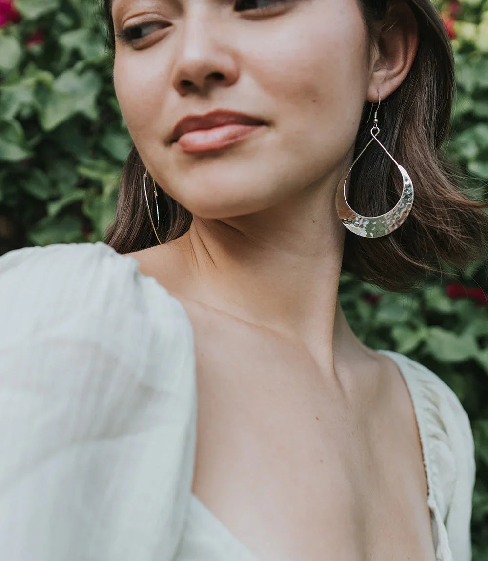Lunar Crescent Hammered Shiny Silver Hoop Earrings - Fluent Trends