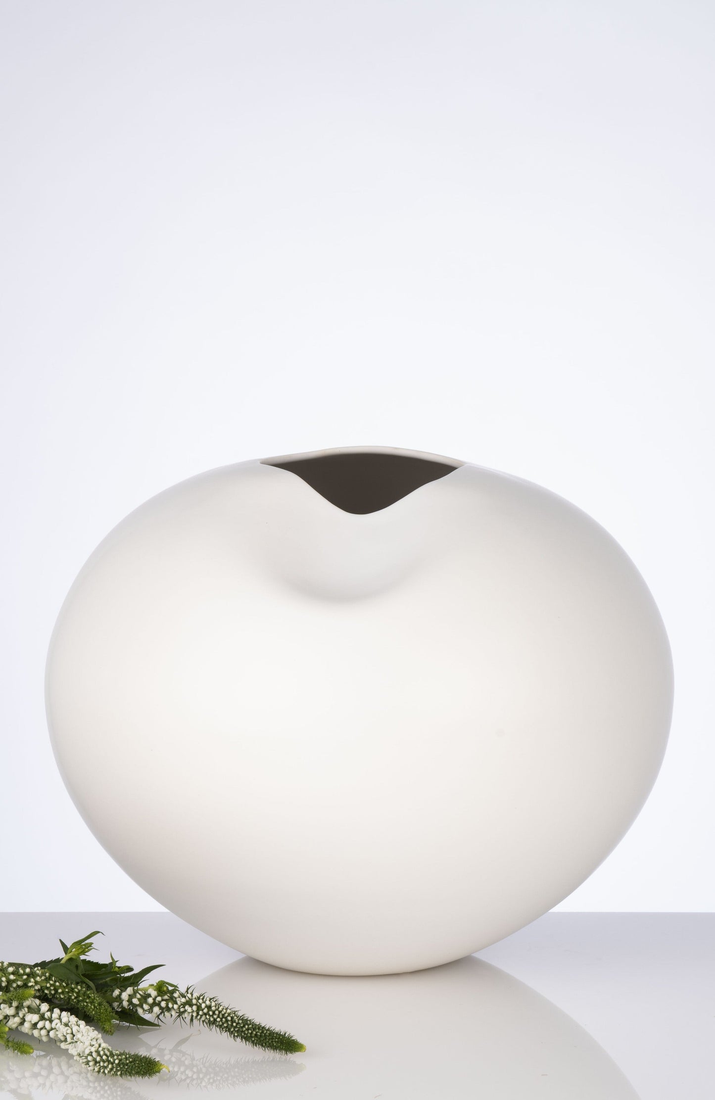 Milan White Sculptural Vase Powered by People