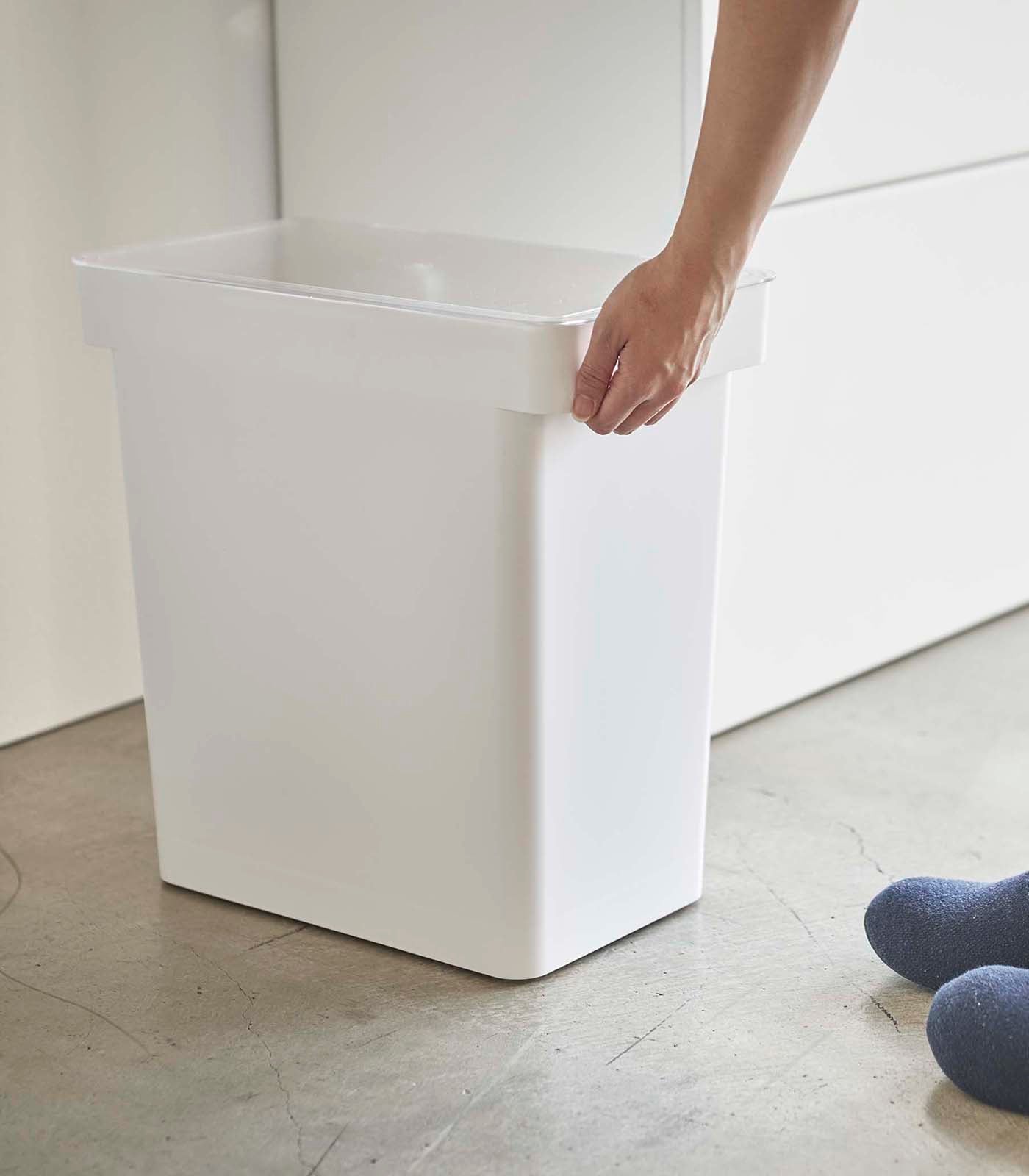 Rolling Airtight Pet Food Container (25 lbs.) - Fluent Trends