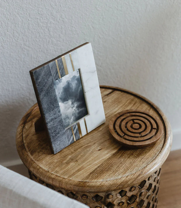 Sammita 4x6 Black & White Picture Frame - Hand Carved Marble - Fluent Trends