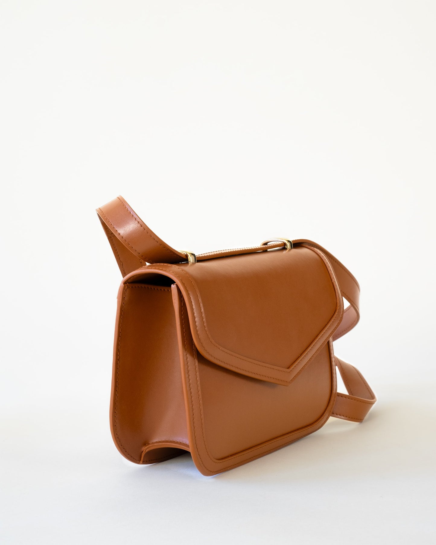 MODHER Maya Crossbody – Mirum® Edition