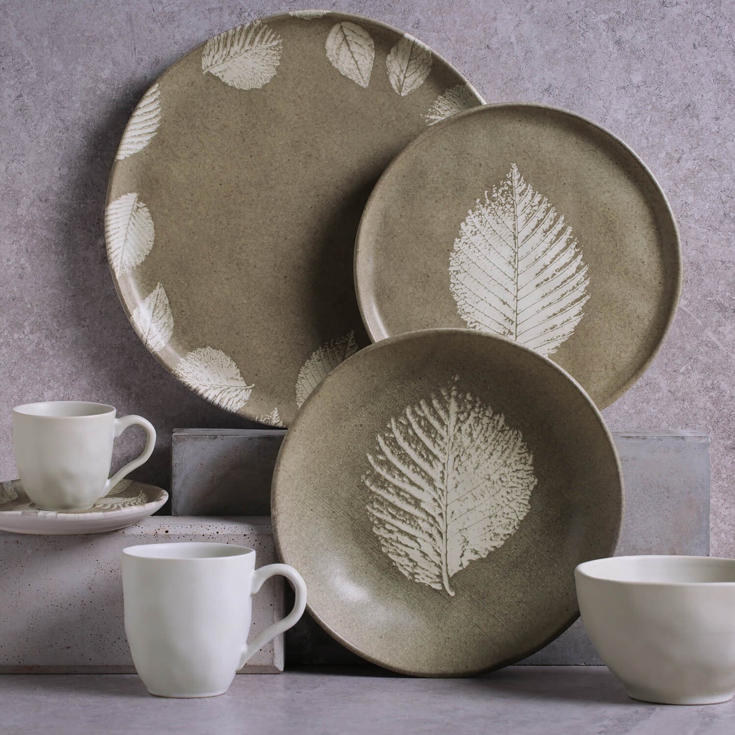 20 Pc. Dinnerware Set Powered by People