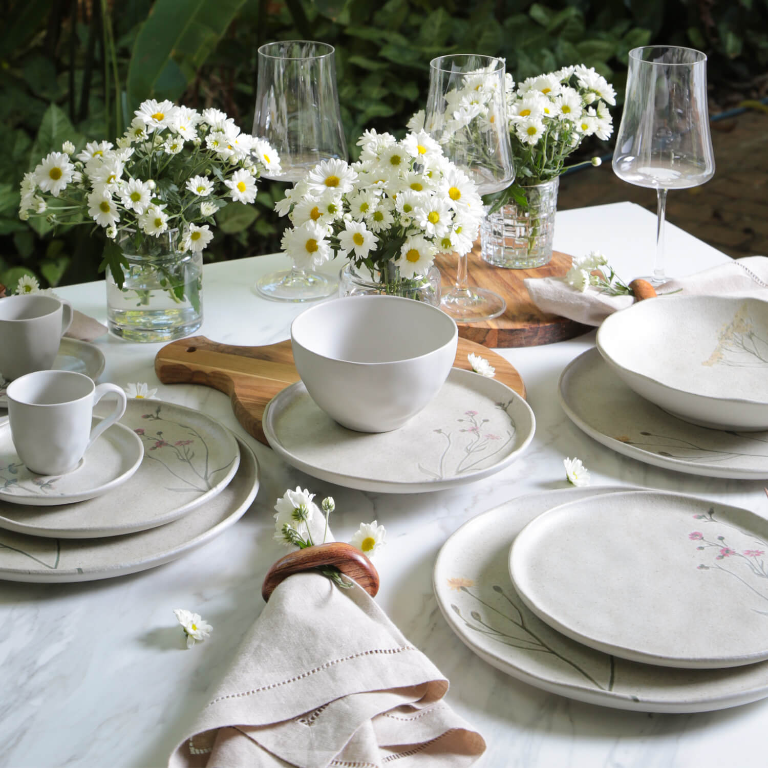20 Pc. Dinnerware Set Powered by People