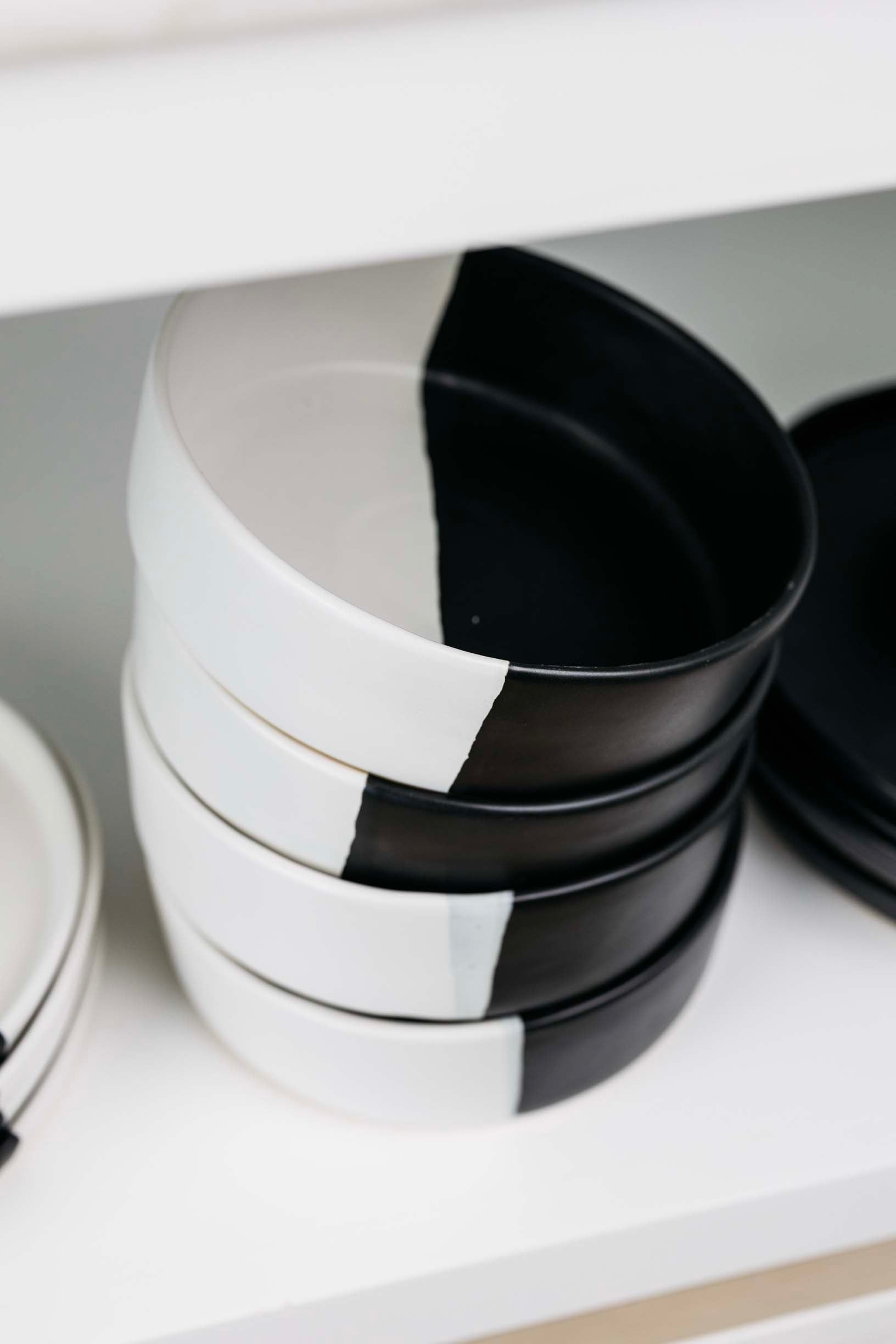 Dawson Stoneware Bowl - Matte Black/White - Set of 6 THELIFESTYLEDCO Shop