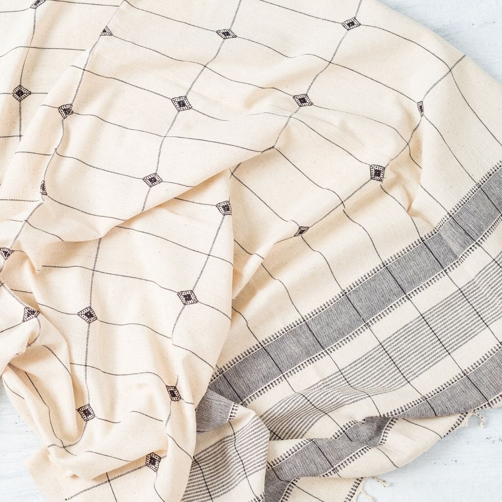 Mool Handwoven Artisanal King Size Organic Cotton Bedspread In Black & Off White