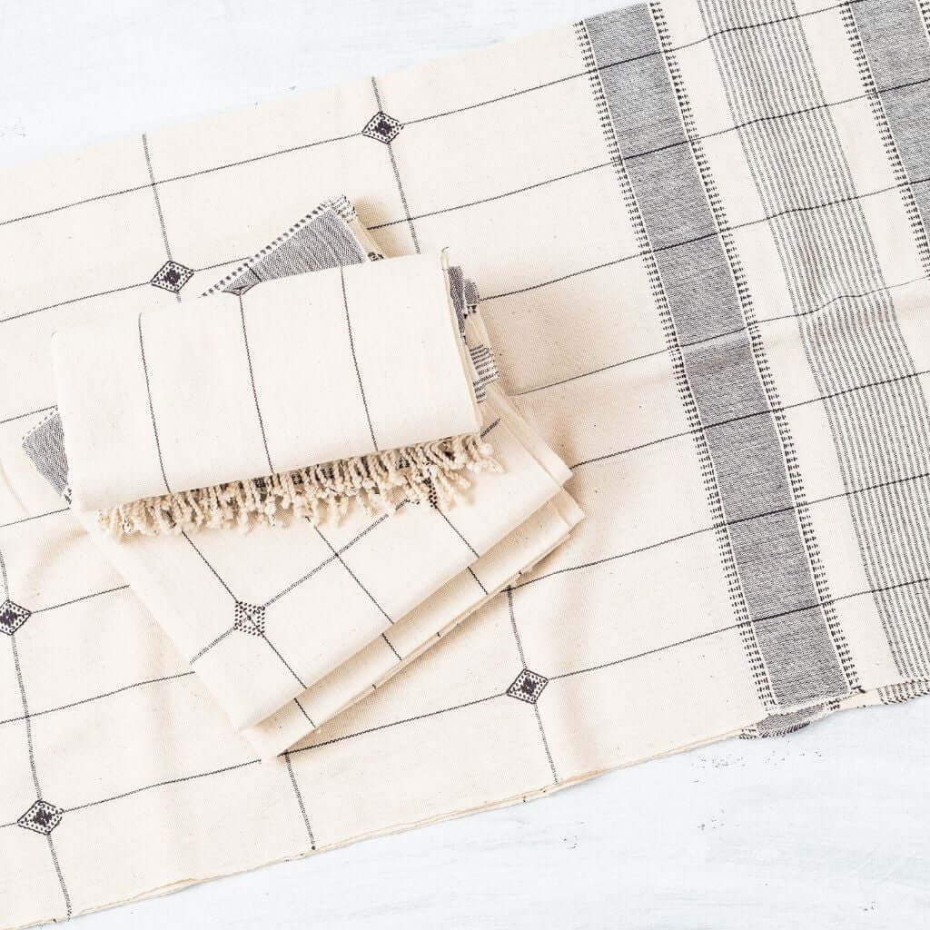 Mool Handwoven Artisanal King Size Organic Cotton Bedspread In Black & Off White