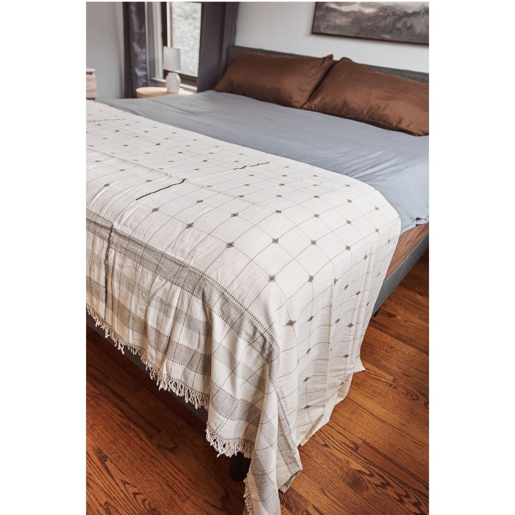 Mool Handwoven Artisanal King Size Organic Cotton Bedspread In Black & Off White Powered by People