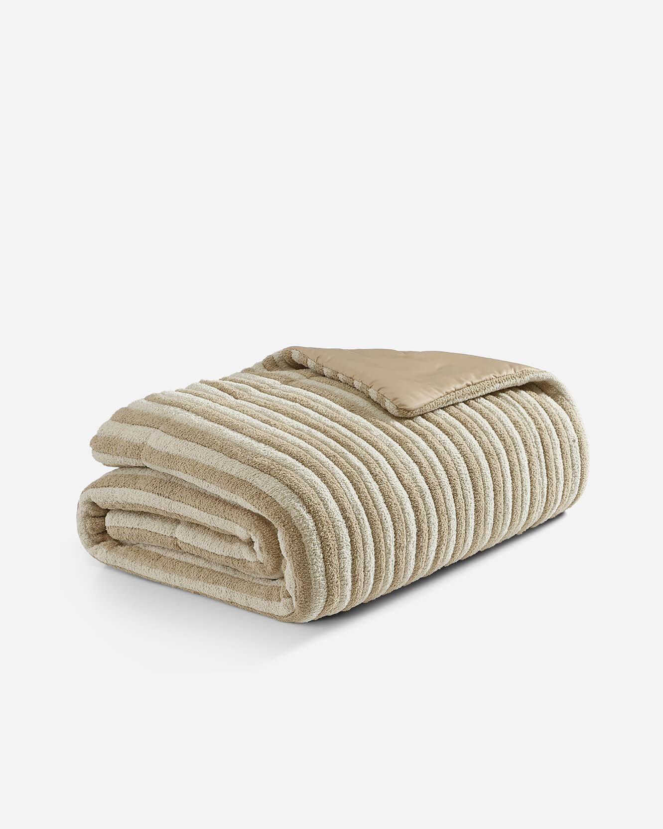 Snug Piped Comforter - Fluent Trends Comforters