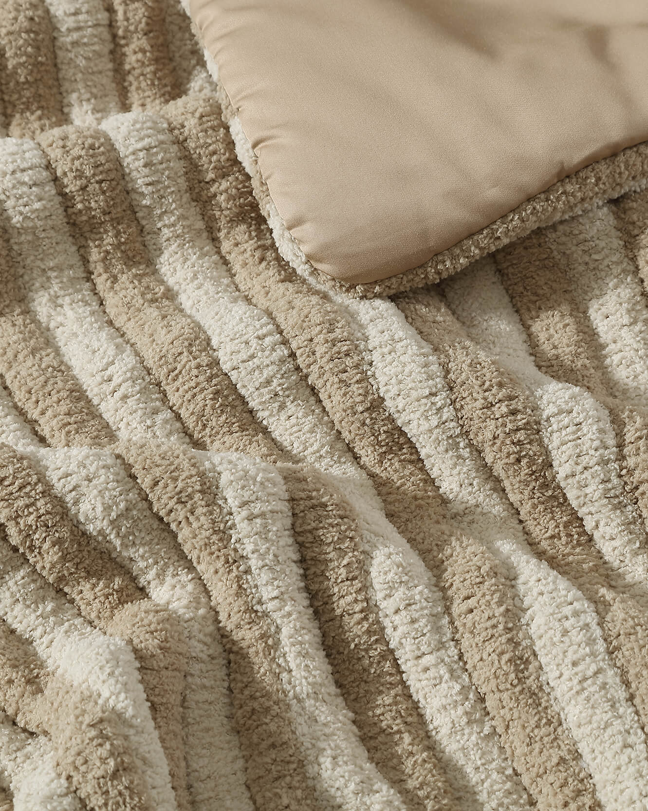 Snug Piped Comforter Sunday Citizen