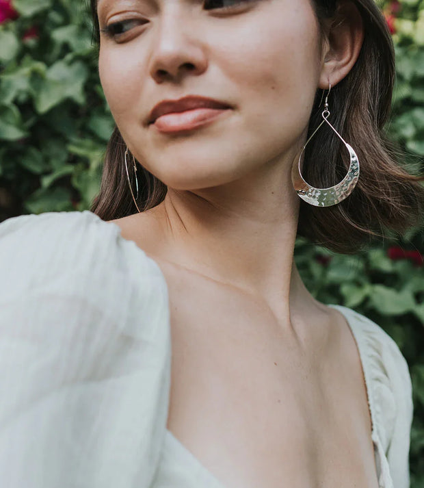 Lunar Crescent Hammered Shiny Silver Hoop Earrings - Fluent Trends