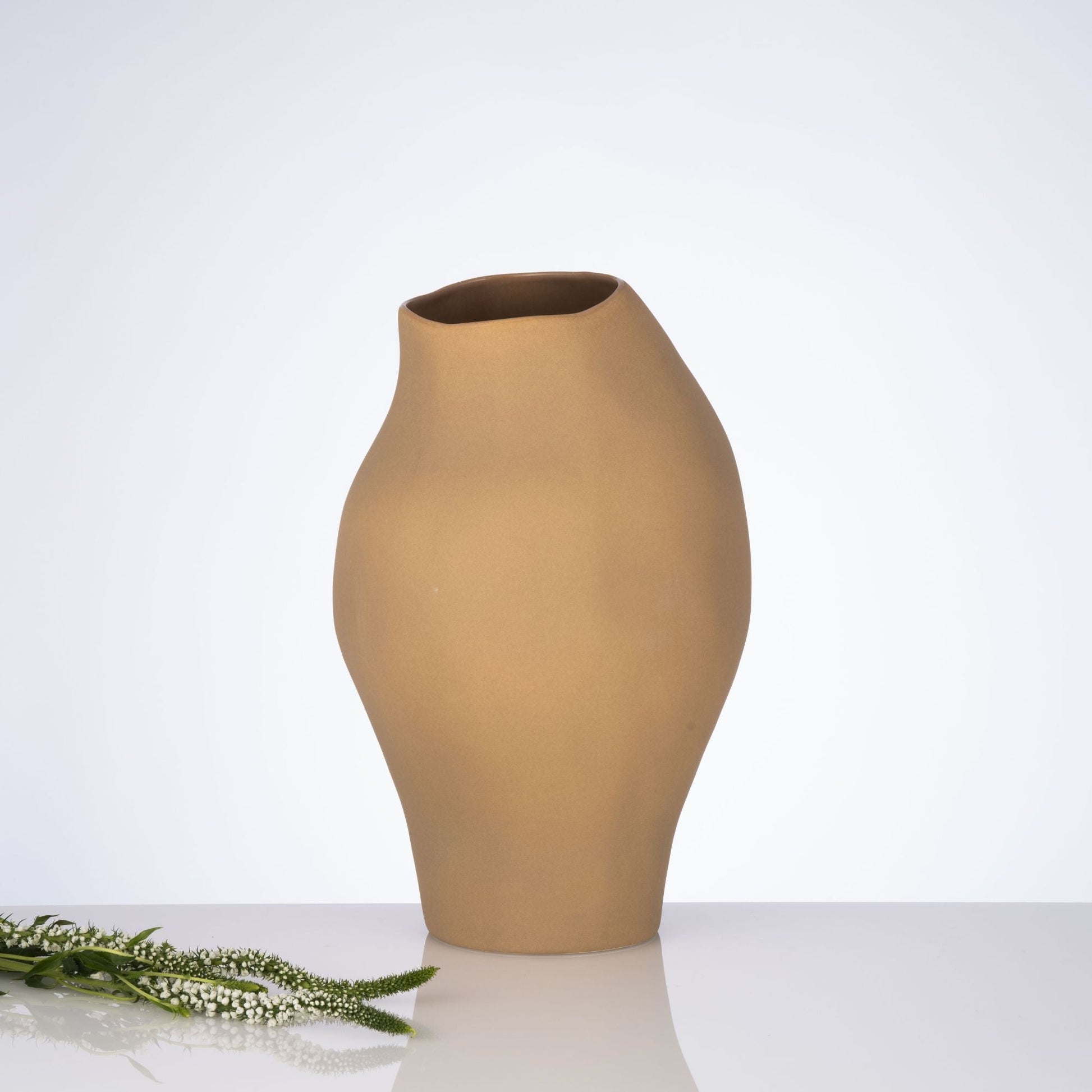 Mosco Light Brown Vase Powered by People