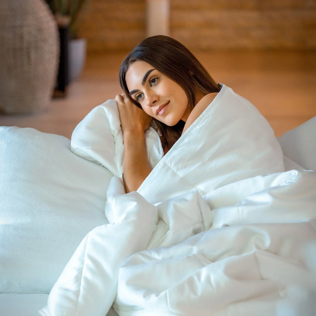 Cooling Comforter Set – Temperature-Regulating Eucalyptus Silk Comforter & Pillow Shams - Fluent Trends